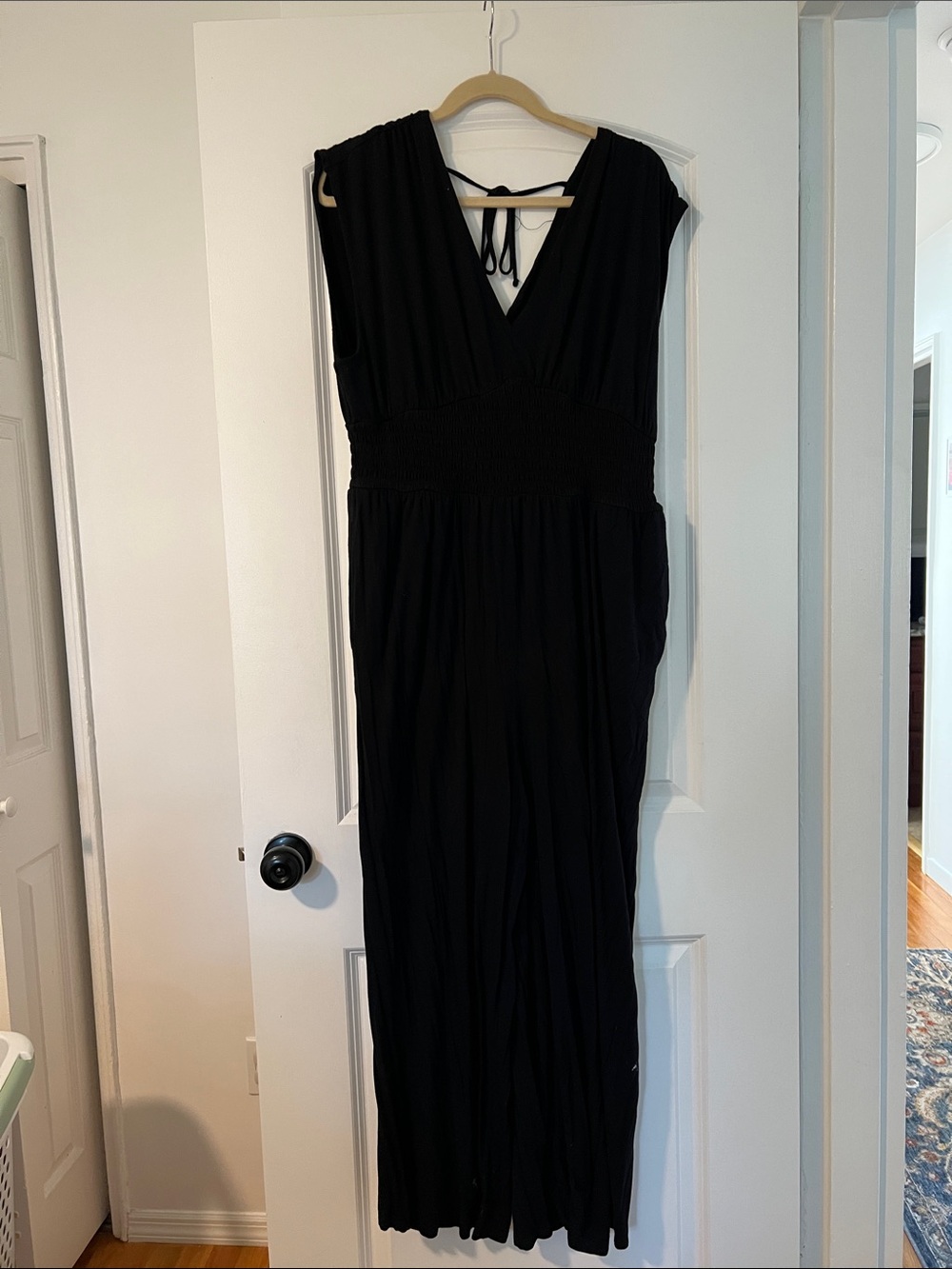 Old Navy Black Sleeveless V-Neck Maxi Dress